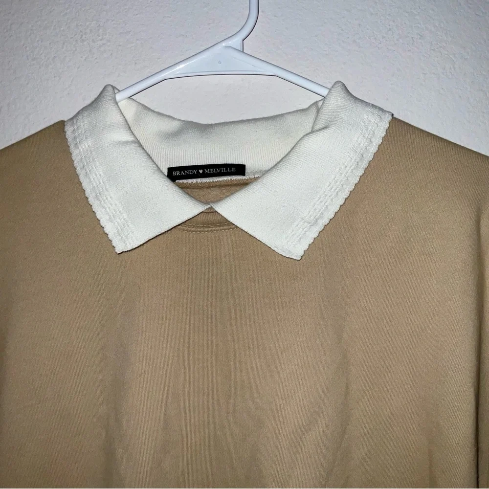Brandy Melville John Galt Collared Crewneck - one size - Picture 3 of 5